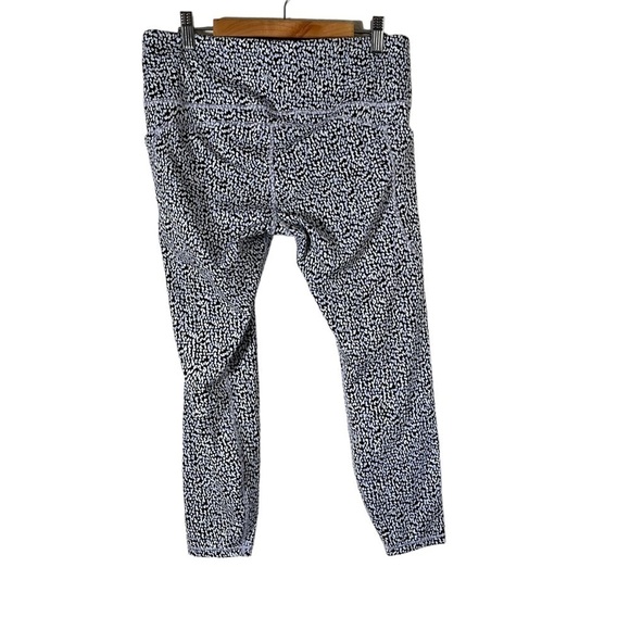 ATHLETA Ultimate Stash Textured 7/8 Tight Leggings FA23 659435 - Picture 4 of 12